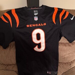 Joe Burrow Nike men’s size M Bengals #9 Football Jersey